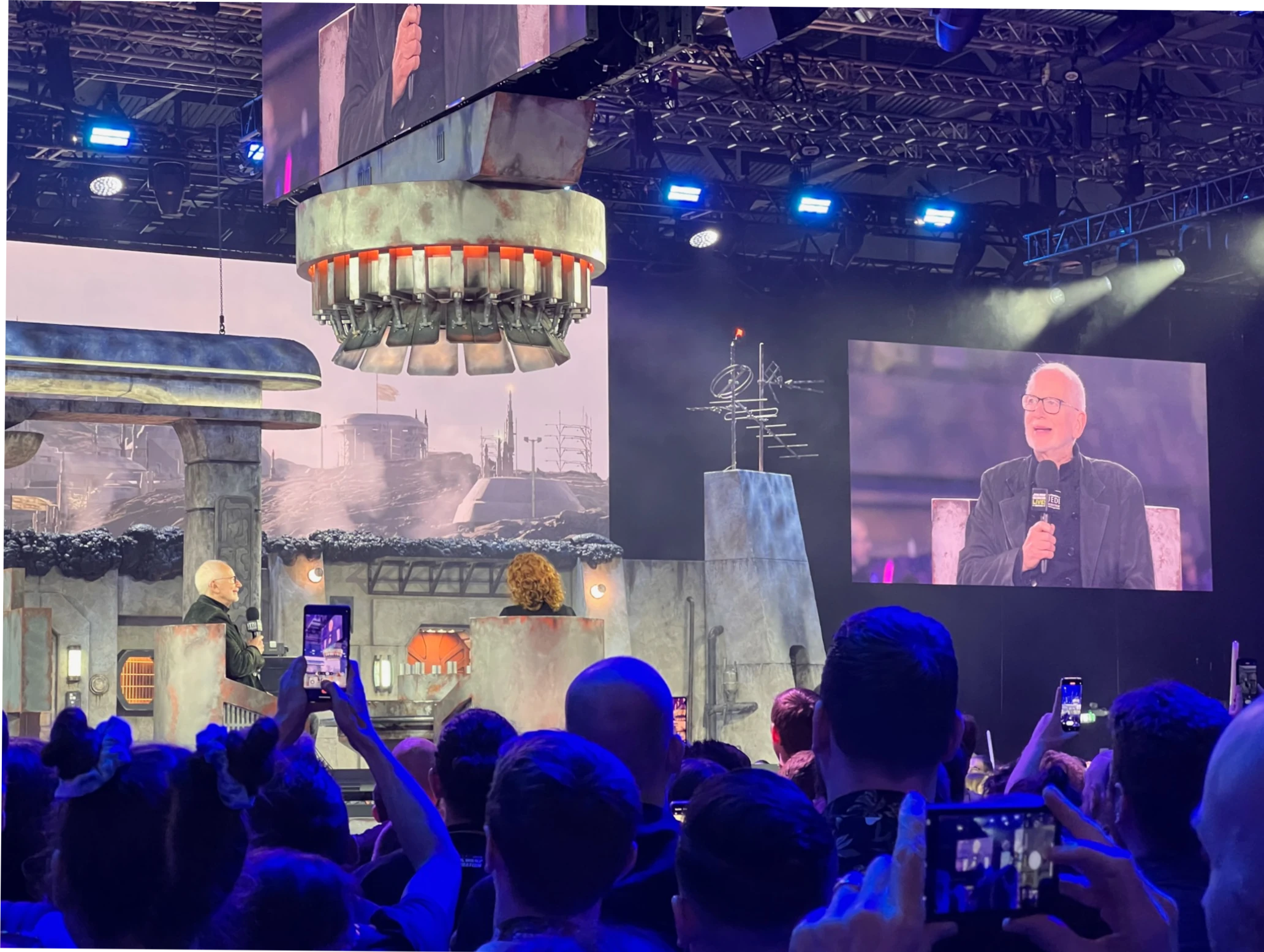 Ian McDiarmid durante la sua intervista sullo Star Wars Celebration Live! stage